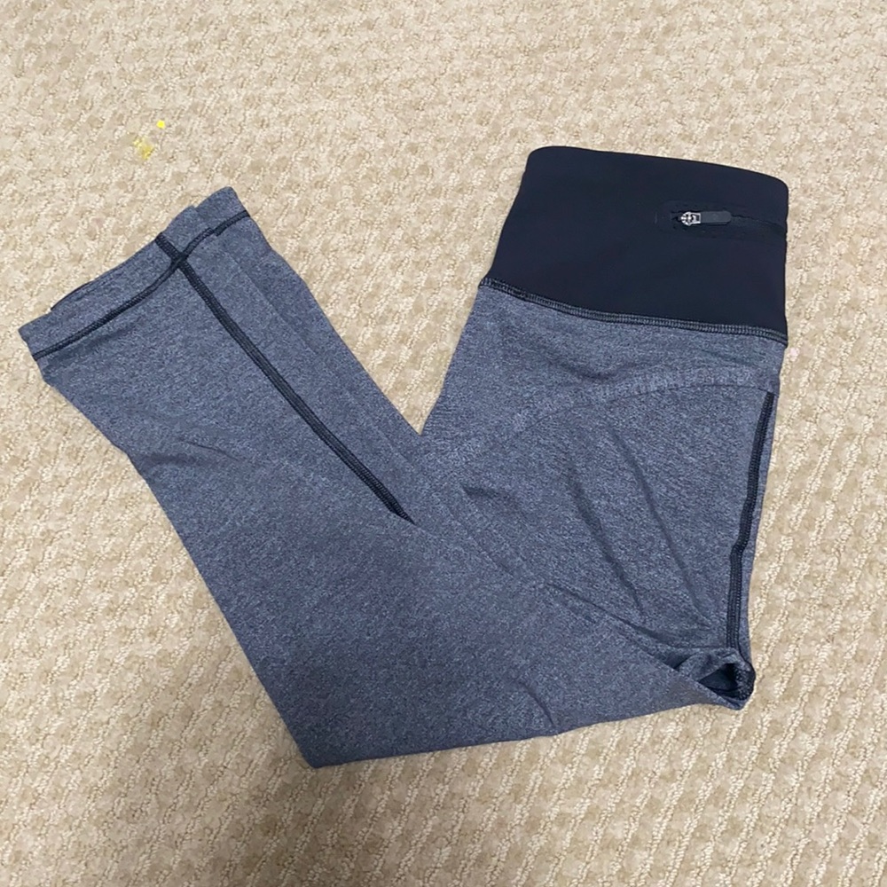 Lulu lemon Size 4 Grey and Black Cropped Leggings
